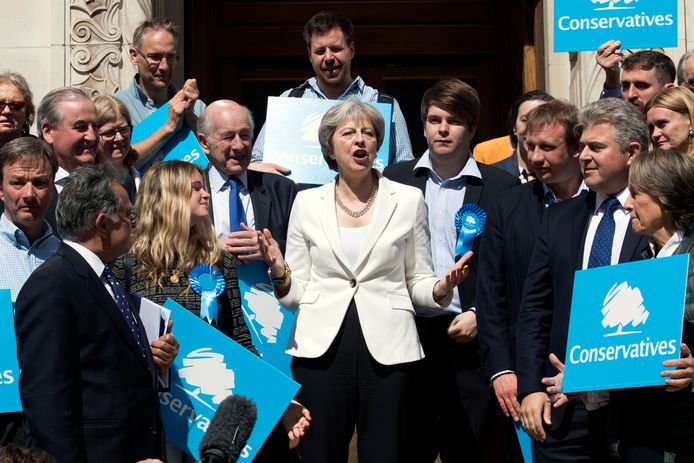Britse premier Theresa May (midden) in Londen.