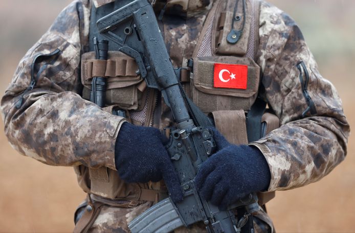 Een lid van de speciale eenheid van de Turkse politie.