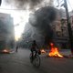 Inwoners Aleppo getuigen: "Fikkende autobanden als bescherming"