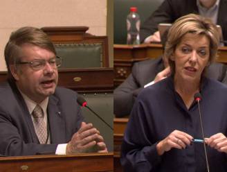 VIDEO. Vlaams Belanger noemt Carina Van Cauter "trut" in Kamer