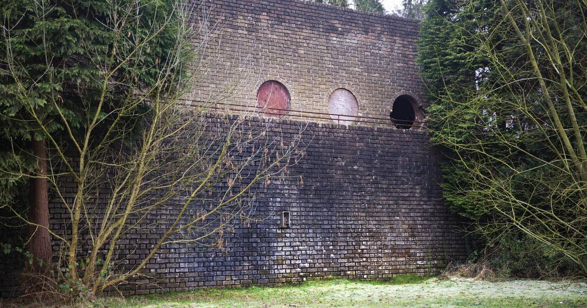 'De Muur van Anton Mussert in Lunteren mag niet om' Binnenland AD.nl