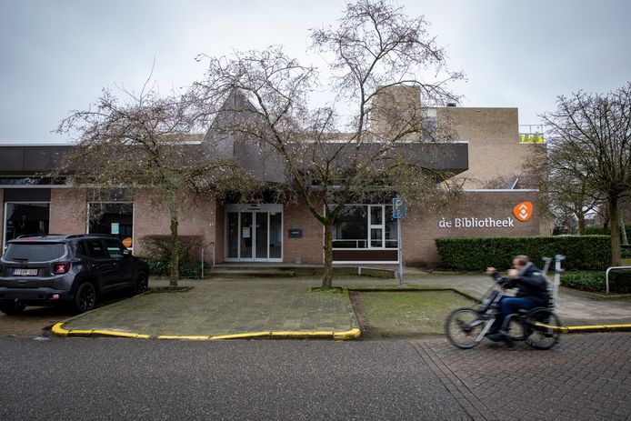 Het bibliotheekgebouw in Budel wordt gesloopt er komen 12 appartementen.