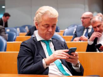 ‘Overal azc’s, ben er klaar mee’: de twee gezichten van Geert Wilders, een op X en een in de Kamer