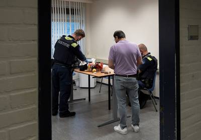 Agenten uit hele land springen bij om tekort in aanmeldcentrum Budel op te vangen