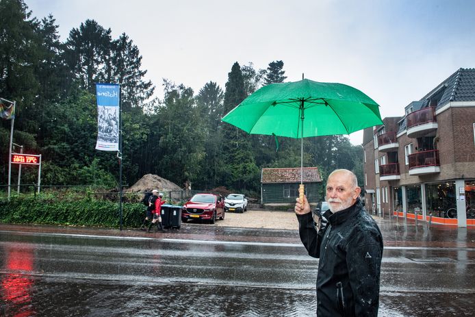 Op deze plek wil Wim Derksen een knarrenhof gaan bouwen. De buurt en nu ook de Werkgroep Milieubeheer Groesbeek zien dat niet zitten.