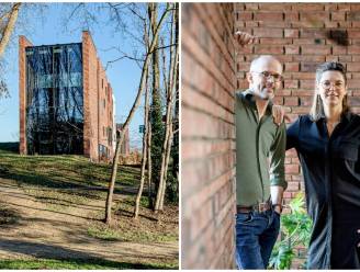 “Een circulaire woning is wat duurder om te bouwen, maar op termijn win je dat terug”: op bezoek in het opvallende huis van Peter (43) en Evelien (38)