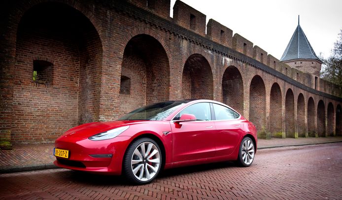 spion vasthoudend openbaring Test Tesla Model 3: geniaal, maar ook onhandig | Auto | AD.nl