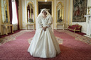 Prinses Diana in de Netflixserie, met de replica van de jurk.
