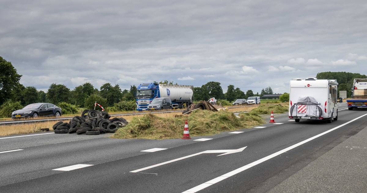 Aannemer wordt bedreigd, afval op A7 blijft liggen - AD
