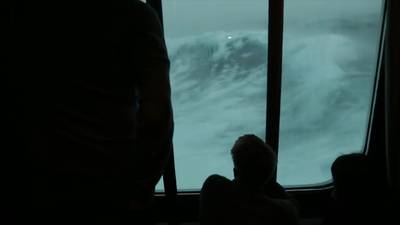 Passagiers filmen hevige storm tijdens cruise