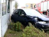 Auto botst op Chinees restaurant na ongeluk in Culemborg