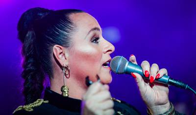 Douwe Bob en Trijntje Oosterhuis in War Child-show