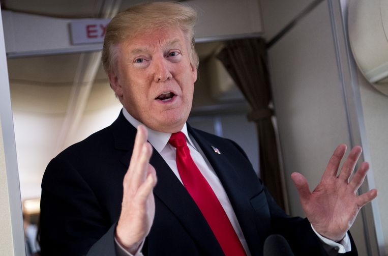 Zwijggeld uit eigen zak betalen is volgens Trump niet illegaal. Maar dat klopt niet. Beeld AFP