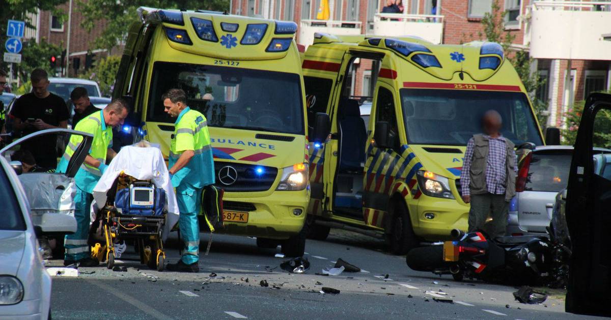 Twee gewonden bij aanrijding tussen motorrijder en automobilist in Emmeloord.