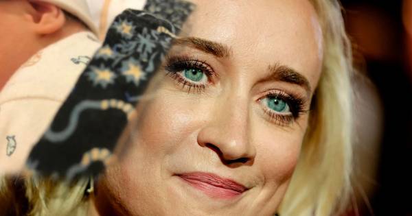 Waarom Eva Jinek haar baby Pax noemde | Show | AD.nl