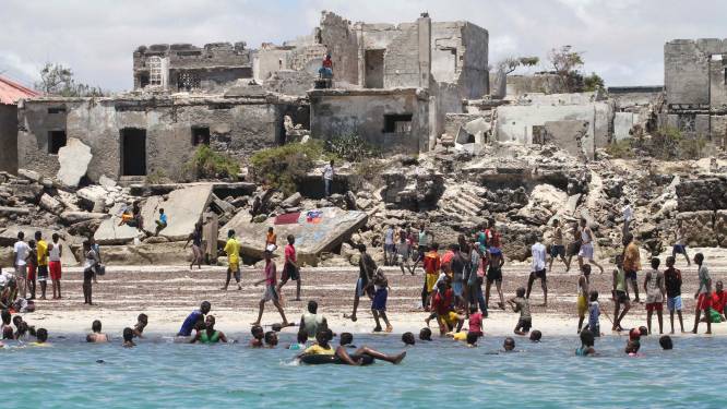 Schutters openen vuur op populair strand in Mogadishu: tientallen doden