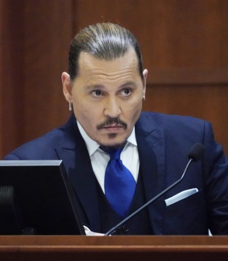 ‘Johnny Depp heeft relatie met advocate’