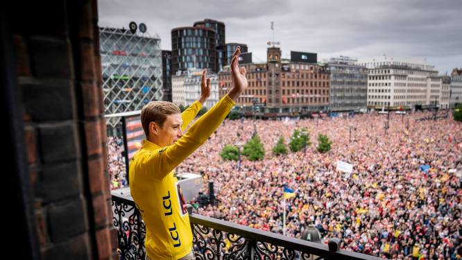 Duizenden fans en meevliegende F-16’s: Tourwinnaar Jonas Vingegaard krijgt heldenonthaal in Kopenhagen