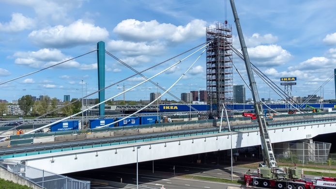 Volgens Rijkswaterstaat duurt het onderhoud aan de brug tot halverwege 2025.