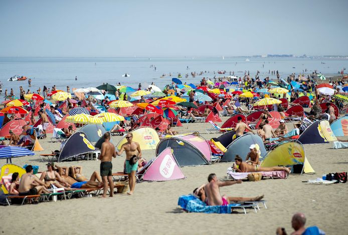 Archiefbeeld van het strand in Zandvoort (Nederland).