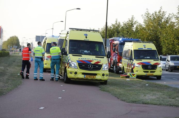 Bij een ernstig ongeluk met twee auto's aan de Blauwhekken in Oud Gastel zijn vrijdagavond meerdere doden en gewonden gevallen.