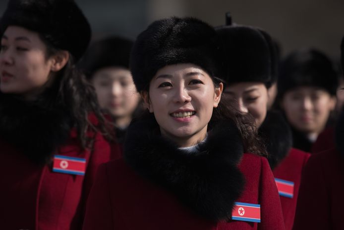 Noord-Koreaanse cheerleaders op weg naar de Olympische Winterspelen.