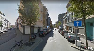 Winkeluitbater incasseert messteken na ruzie met groep jongeren in Antwerpen