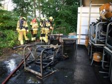 Brand in Tielse loods veroorzaakt schade aan schoolmeubilair dat was bestemd voor Suriname: ‘Dit is wel extra cru’