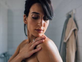 Van gebarsten lippen tot droge benen: tips van 3 experts om je huid lenteklaar te maken. “Vermijd scrubs”