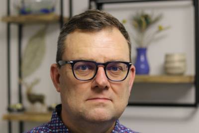 Eric van de Beek (56) stopt tijdelijk als fractievoorzitter vanwege ziekte, nieuw raadslid beëdigd a