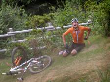 Drama voor Van der Poel, goud voor indrukwekkende alleskunner Pidcock