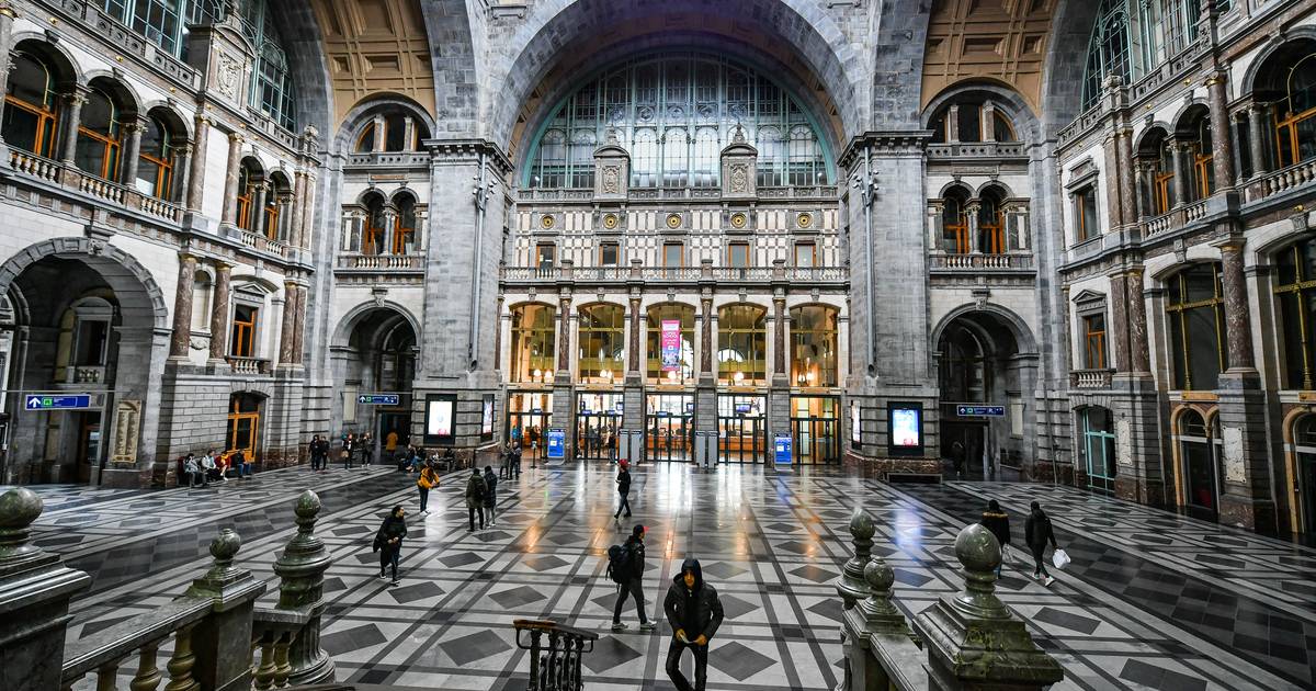 Testcentrum Strijkt Neer In Inkomhal Van Antwerps Centraal Station Antwerpen Pzc Nl