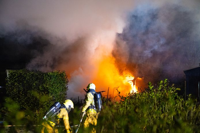 Meerdere chalets in brand op camping De Koekamp in Epe