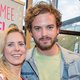 Jim Bakkum deelt lieve foto met jarige zoon: "Onze band lijkt sterker en sterker te worden"