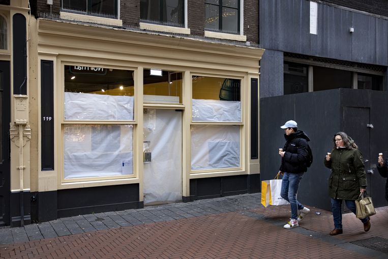 Winkelstraat Nieuwendijk in Centrum. Beeld Ramon van Flymen/HH/ANP