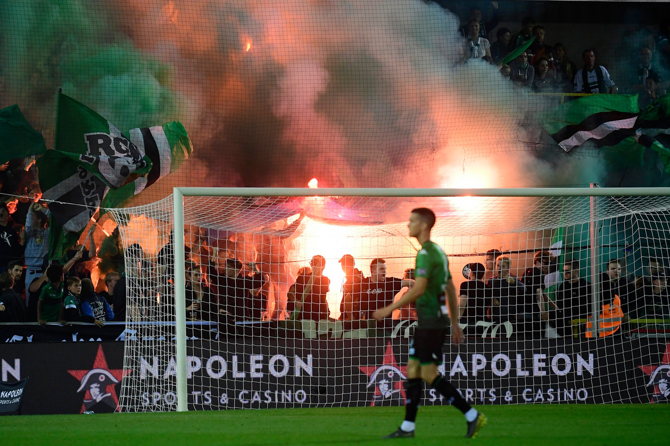 Heeft U Beelden Van De Rellen Tijdens De Derby Bezorg Ze Aan De Brugse Politie Foto Pzc Nl