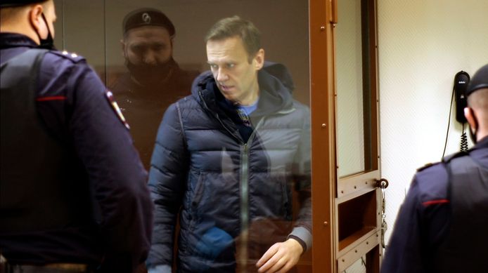 Alexei Navalny in de rechtbank.