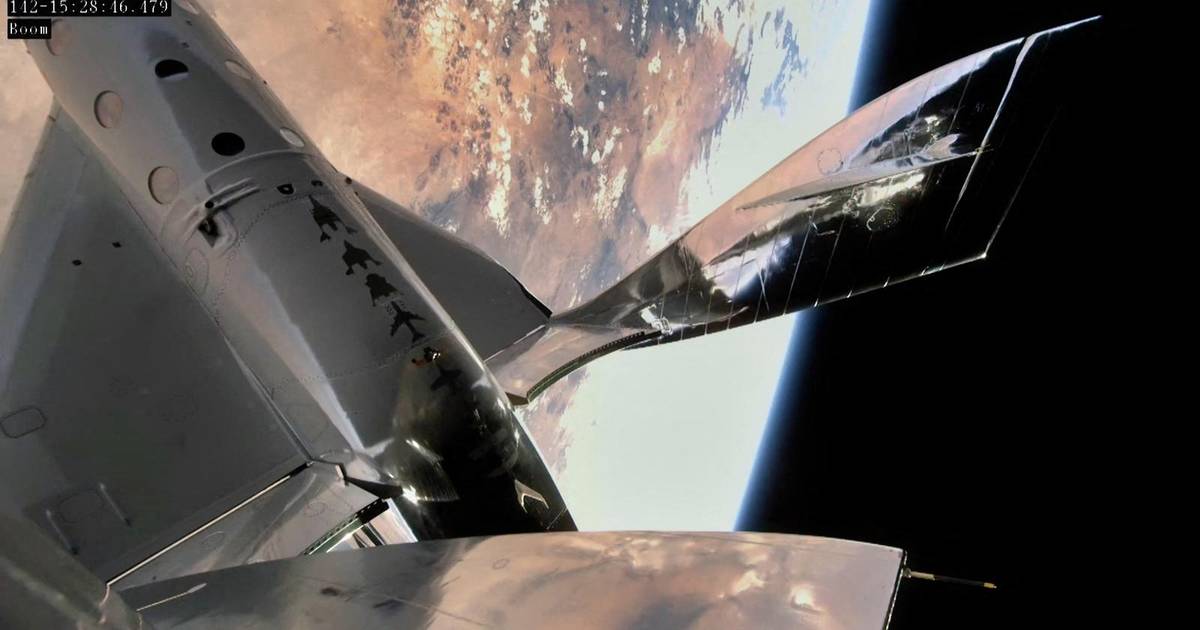 The ultimate test then real space tourists?  Virgin Galactic flies into space for the first time in two years |  Science and the planet