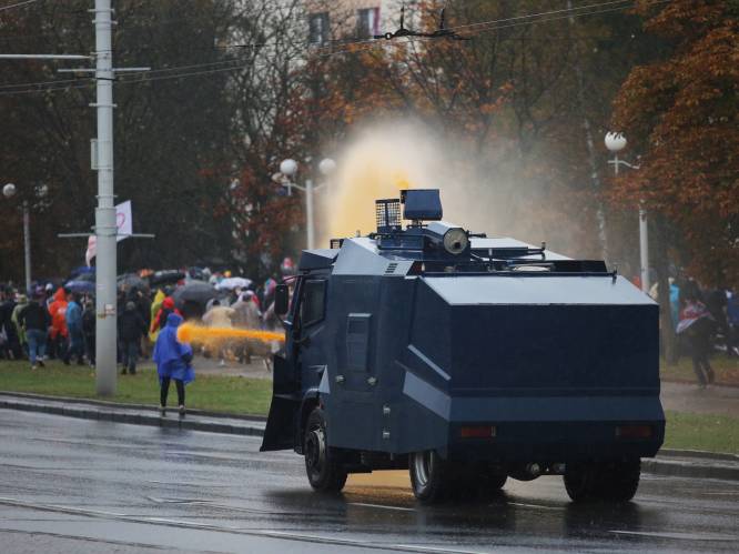 Veiligheidsdiensten treden hard op tijdens protesten in Wit-Rusland: “Waterkanonnen en geluidsgranaten gebruikt”