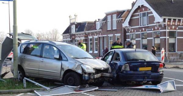 Verkeersruzie, achtervolging, ongeluk én knokpartij in Assen | Drenthe - AD.nl
