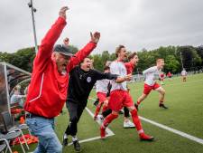 Verslagen amateurvoetbal (zondag): Achilles’12, Reutum, Fleringen en Manderveen vieren feest na promotie