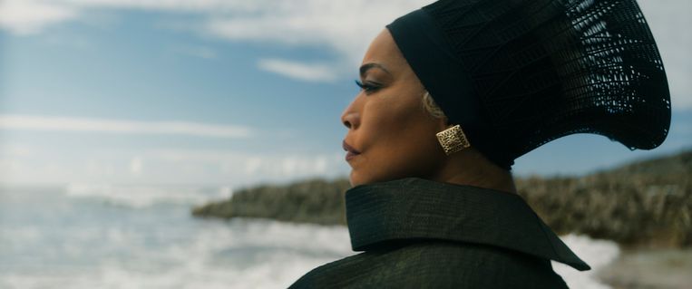 Angela Bassett als Ramonda in 'Black Panther: Wakanda Forever'.  Beeld Photo News