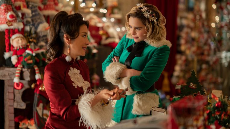 Michelle Yeoh en Emilia Clarke in 'Last Christmas' Beeld AP