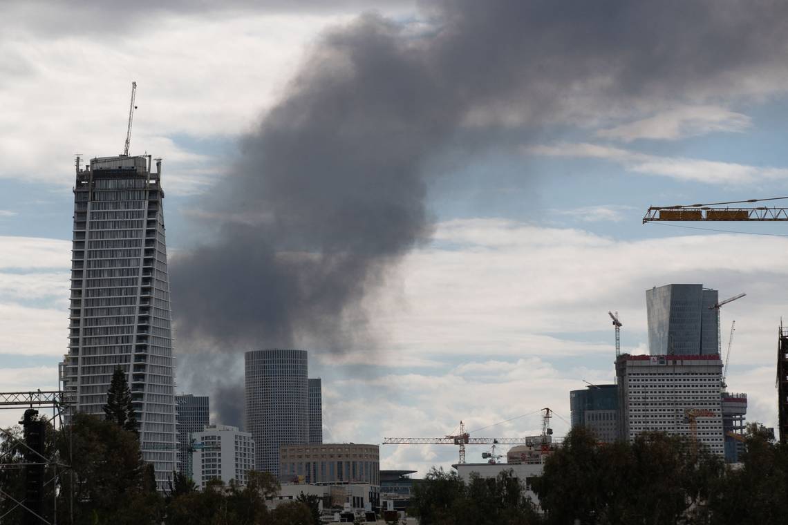 Iran meldt aanvallen op vier Amerikaanse bases in Midden-Oosten • Internationale leiders roepen op tot de-escalatie