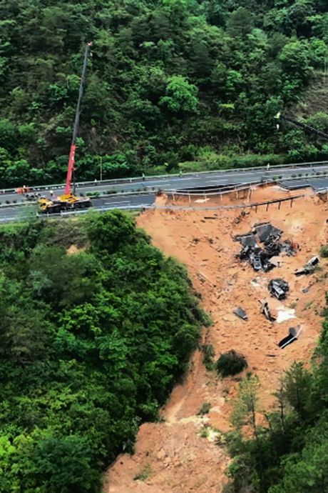 Effondrement d’une autoroute dans le sud de la Chine: le bilan se monte à 48 morts