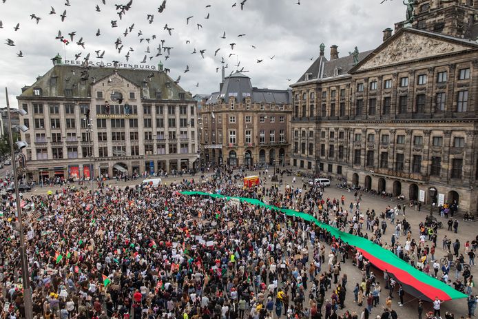 De demonstratie is een initiatief van Azadi, een beweging van jonge Afghaanse Nederlanders.