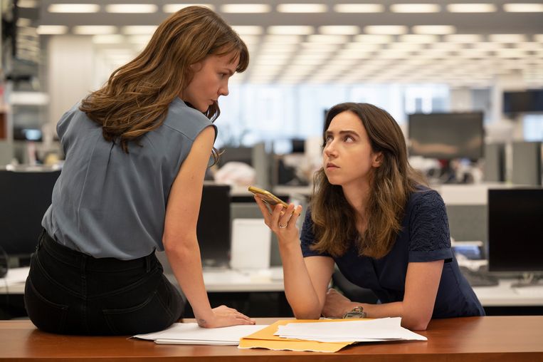 Megan Twohey (Carey Mulligan) en Jodi Kantor (Zoe Kazan) in 'She Said'. Beeld rv
