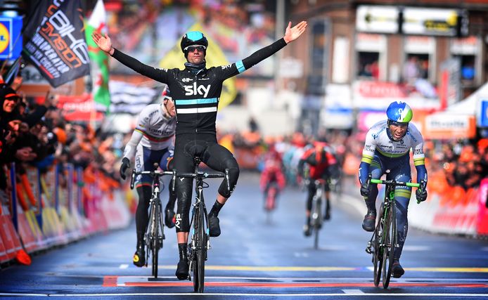 Wout Poels komt in 2016 juichend over de streep in Ans, lange tijd de finishplaats van Luik-Bastenaken-Luik