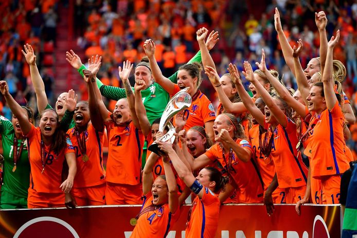 De Oranje Leeuwinnen vieren het behalen van de Europese titel, deze zomer in eigen land.