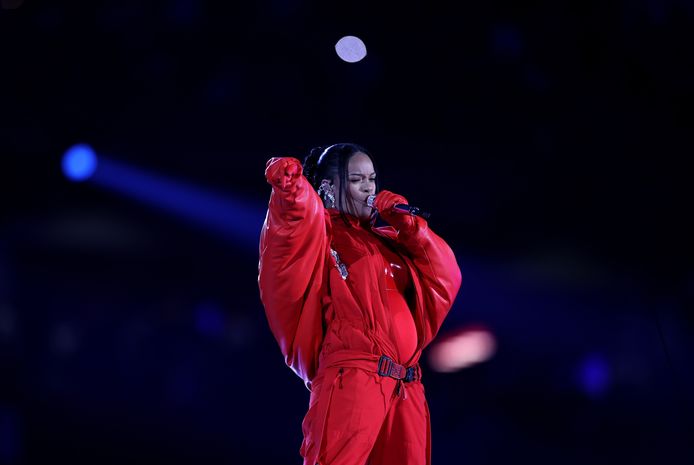 Rihanna durant la mi-temps du Super Bowl.